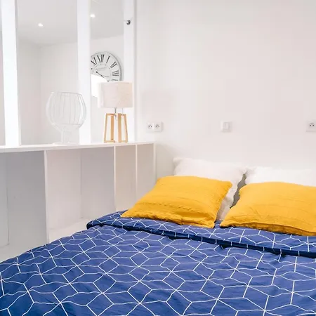 Le Petit Cendriere *