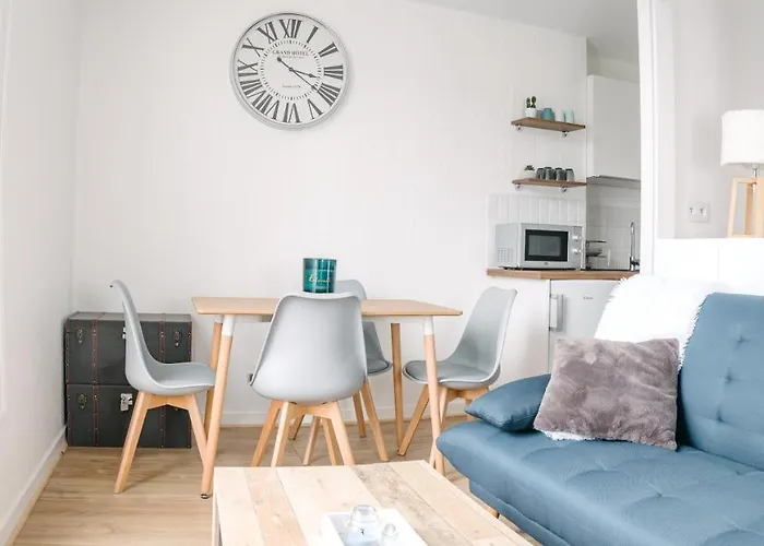 Le Petit Cendriere *